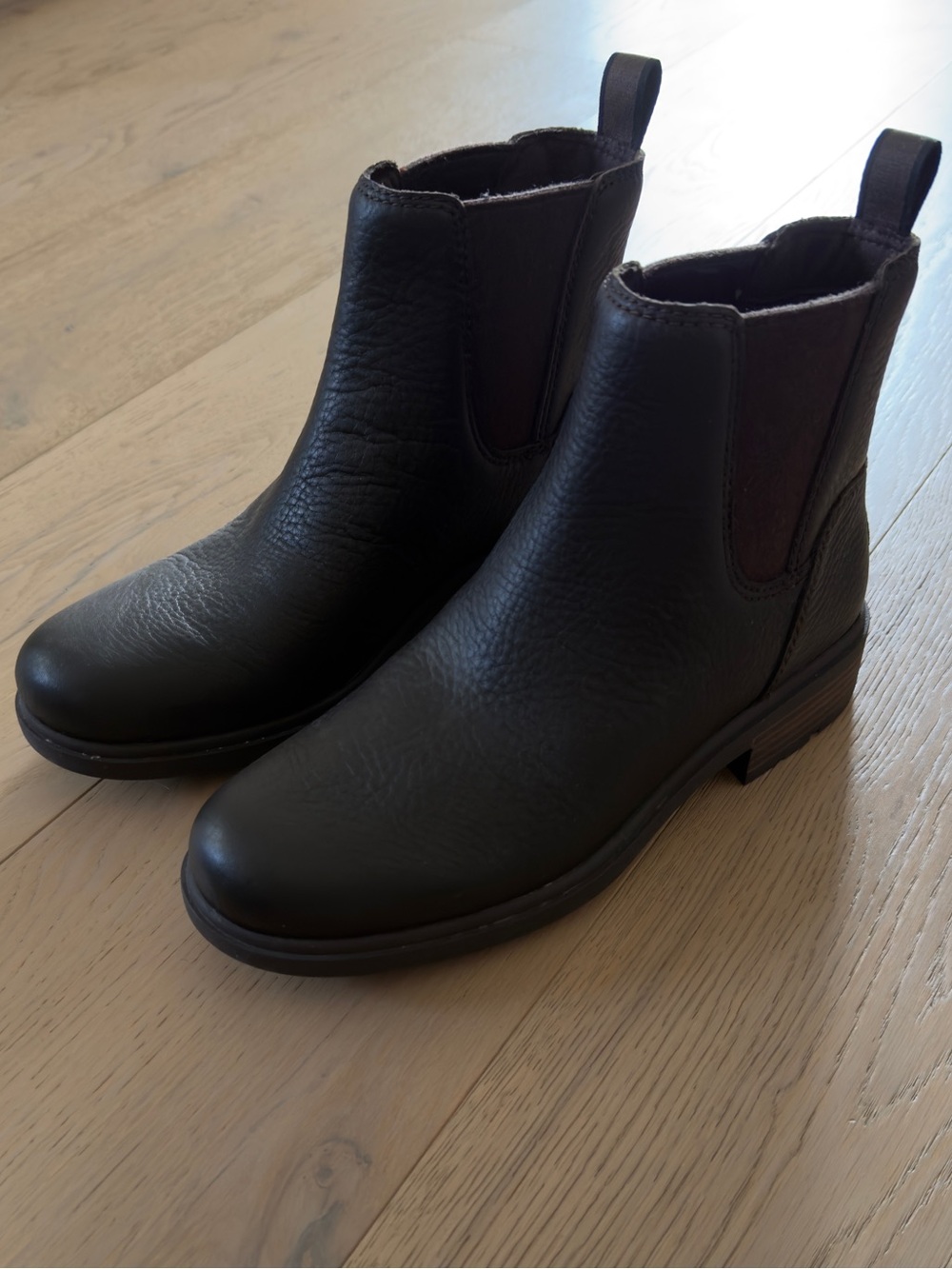 Ugg Chelsea Boots - Dark Brown Leather